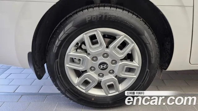 Hyundai Staria 2025 thumb 5
