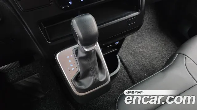 Hyundai Staria 2025 thumb 9