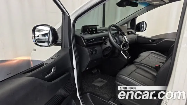 Hyundai Staria 2025 thumb 10