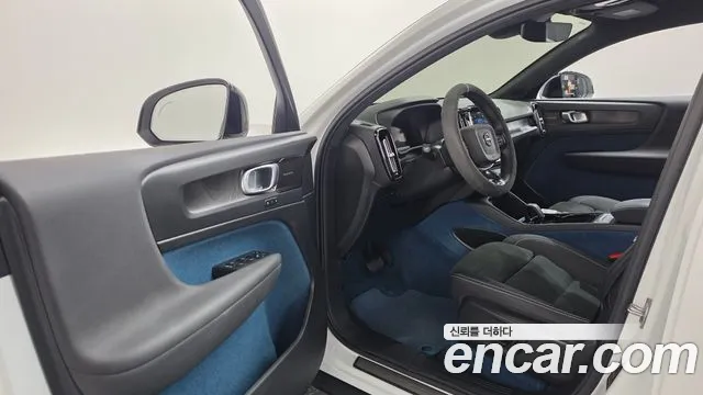Volvo C40 2022 thumb 10