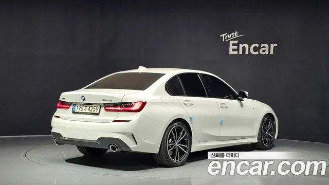 BMW 3-Series 2021 thumb 2