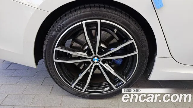 BMW 3-Series 2021 thumb 5