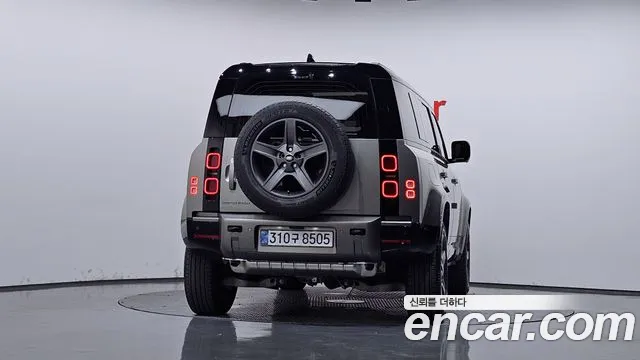Land Rover Defender 2025 thumb 4