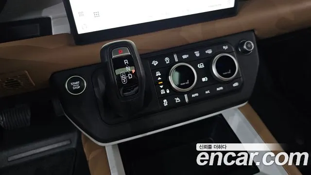Land Rover Defender 2025 thumb 9
