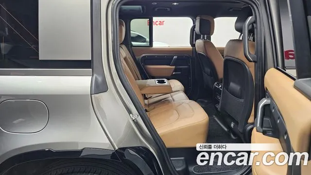 Land Rover Defender 2025 thumb 11