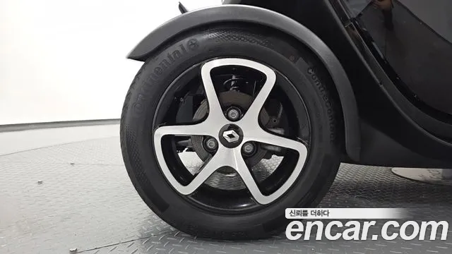 Renault-KoreaSamsung Twizy 2019 thumb 5