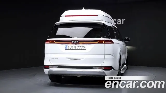 Kia Carnival 2023 thumb 4