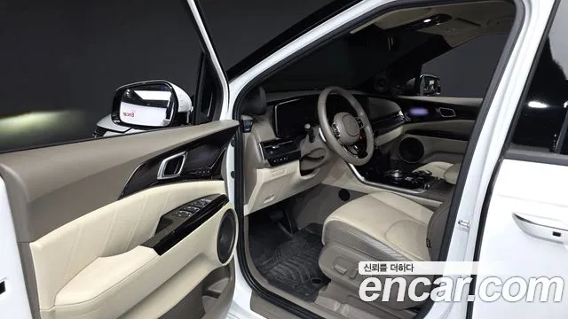 Kia Carnival 2023 thumb 10