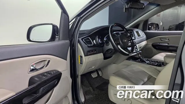 Kia Carnival 2018 thumb 10