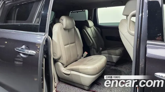 Kia Carnival 2018 thumb 12