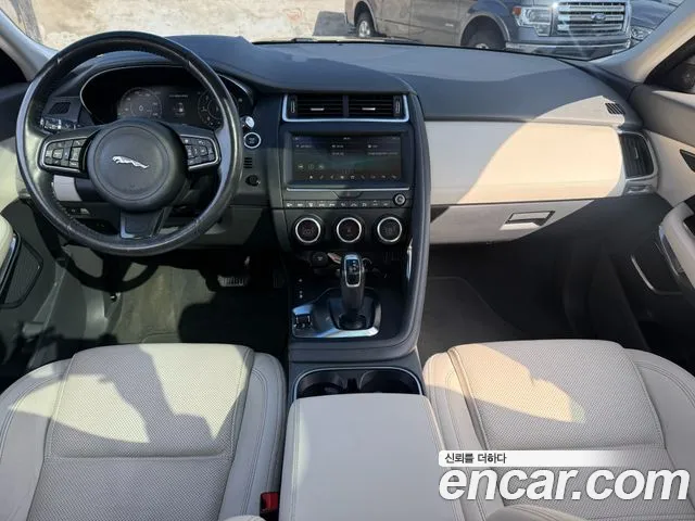 Jaguar E-Pace 2019 thumb 7