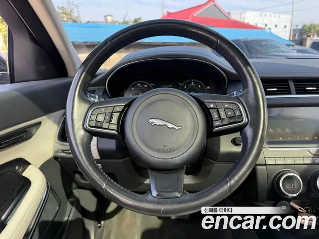 Jaguar E-Pace 2019 thumb 8