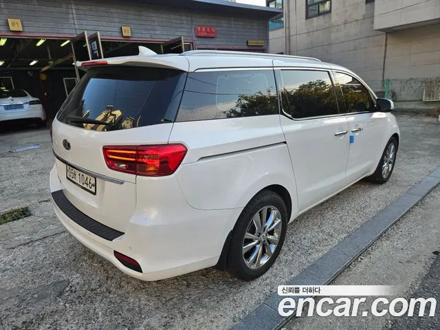 Kia Carnival 2019 thumb 4