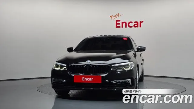 BMW 5-Series 2018 thumb 3