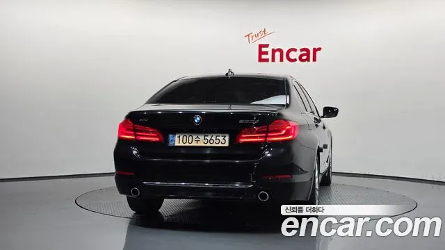 BMW 5-Series 2018 thumb 4