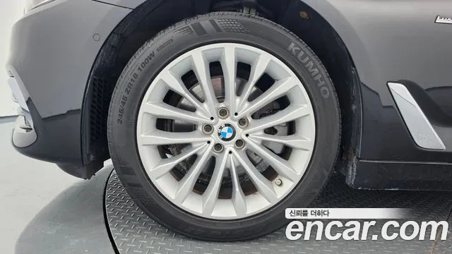 BMW 5-Series 2018 thumb 5