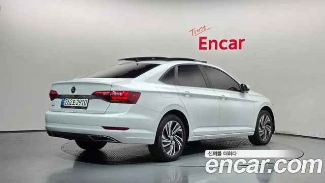 Volkswagen Jetta 2021 thumb 2