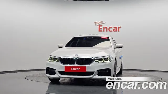 BMW 5-Series 2018 thumb 2