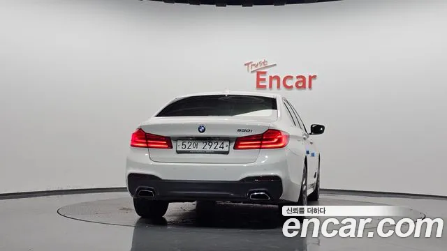 BMW 5-Series 2018 thumb 3