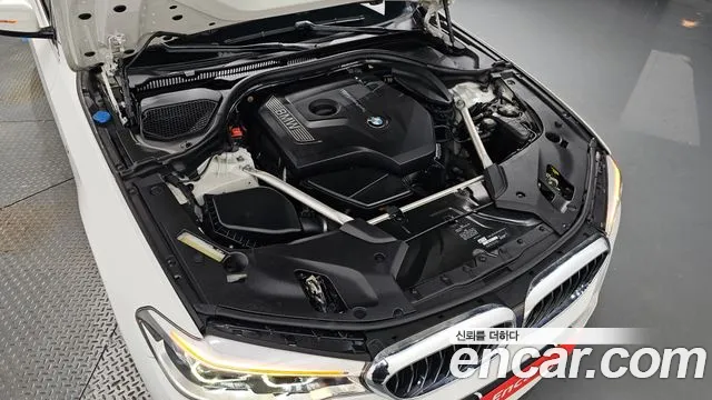BMW 5-Series 2018 thumb 5