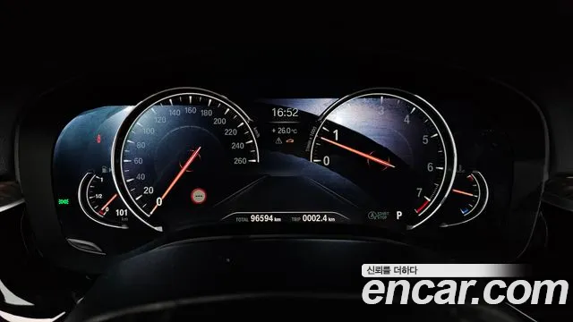 BMW 5-Series 2018 thumb 7