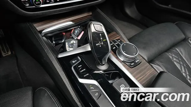 BMW 5-Series 2018 thumb 8