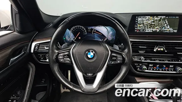 BMW 5-Series 2018 thumb 12