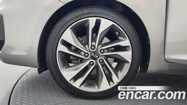 Kia Carens 2018 thumb 5