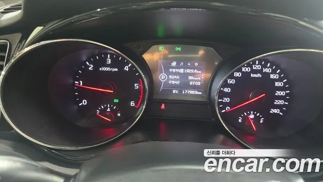Kia Carnival 2016 thumb 8