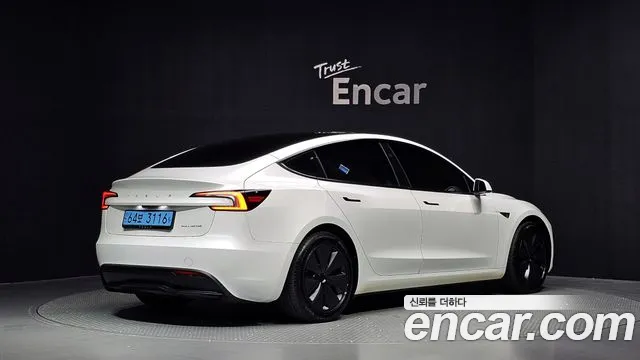 Tesla Model 3 2024 thumb 2