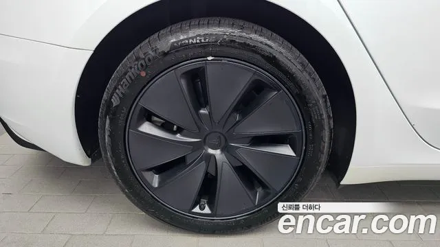 Tesla Model 3 2024 thumb 5