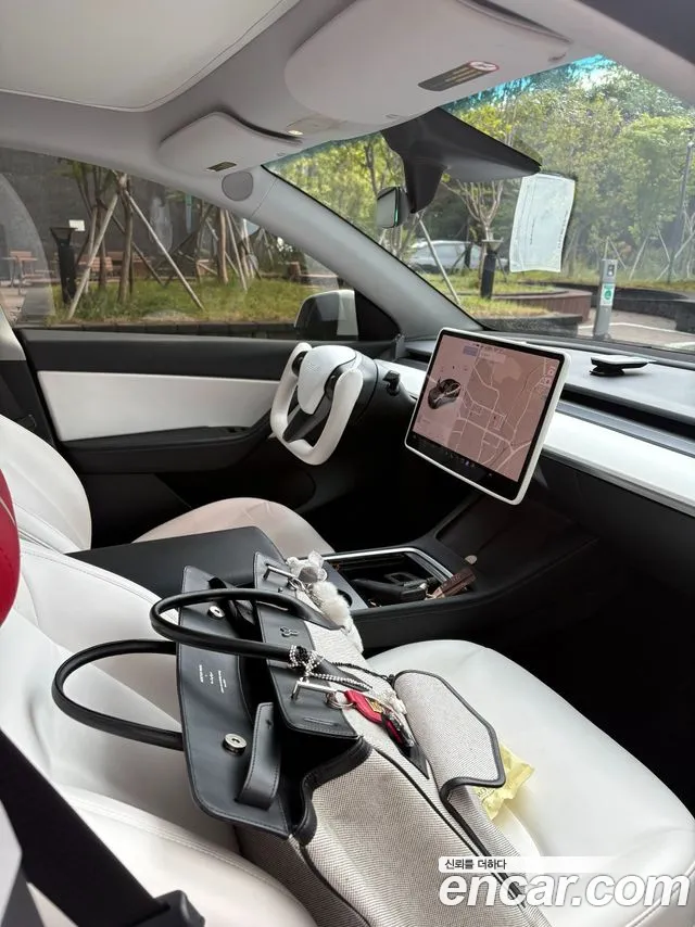 Tesla Model Y 2021 thumb 3