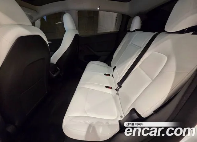 Tesla Model Y 2021 thumb 5
