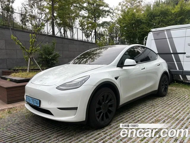 Tesla Model Y 2021 thumb 10