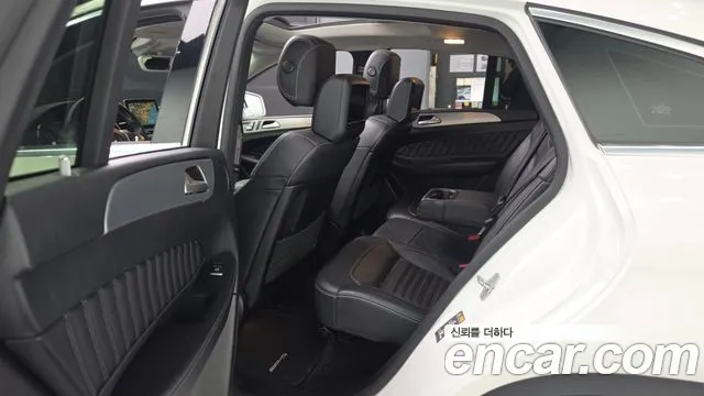 Mercedes-Benz GLE 2017 thumb 11