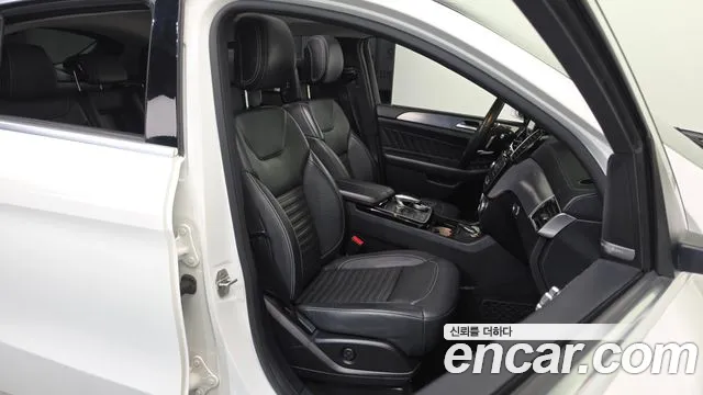 Mercedes-Benz GLE 2017 thumb 12