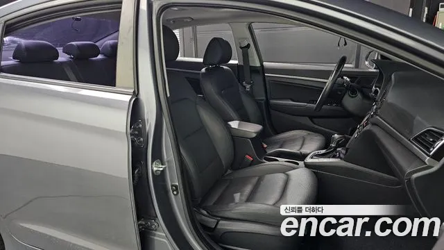 Hyundai Avante 2017 thumb 12