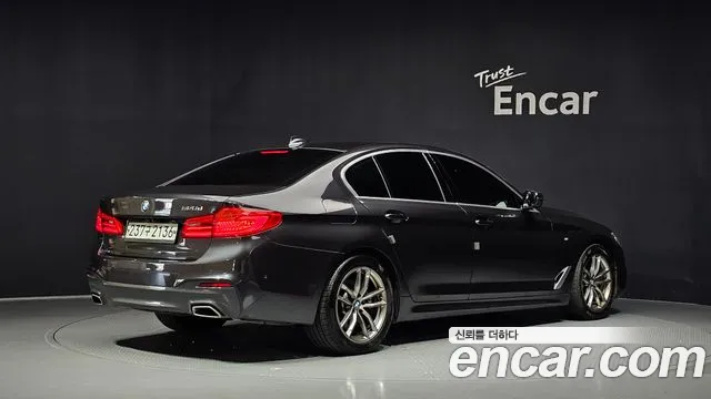 BMW 5-Series 2019 thumb 2