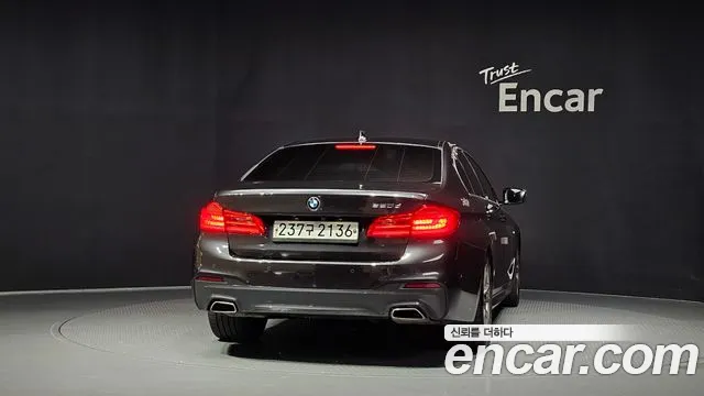 BMW 5-Series 2019 thumb 4