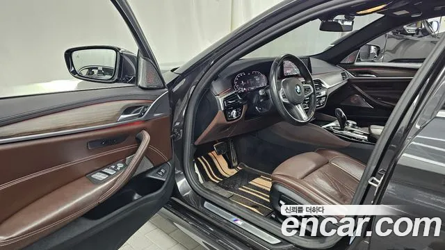 BMW 5-Series 2019 thumb 10