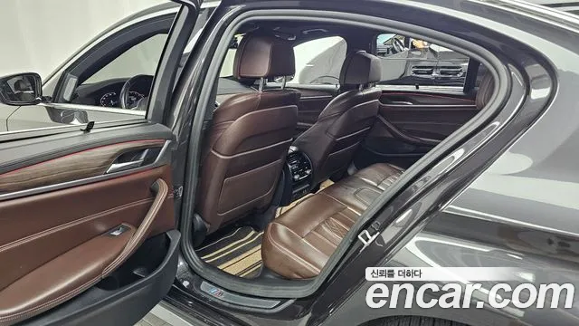 BMW 5-Series 2019 thumb 12