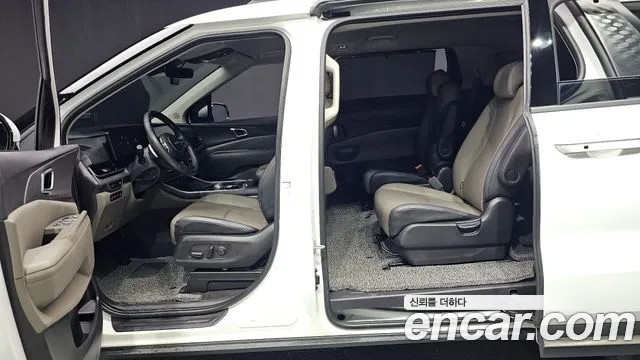 Kia Carnival 2024 thumb 11