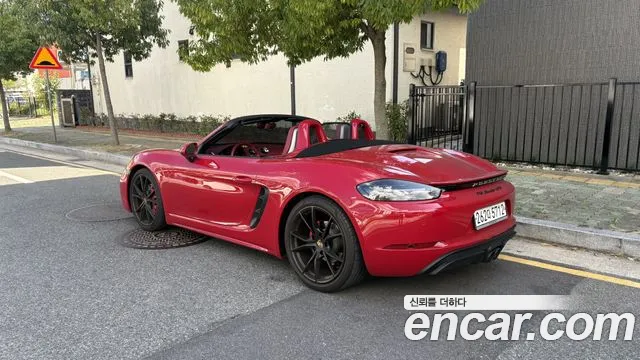 Porsche Cayman 2019 thumb 3