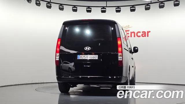 Hyundai Staria 2024 thumb 4