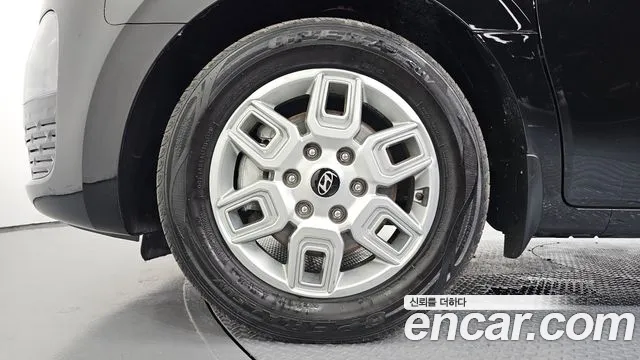 Hyundai Staria 2024 thumb 5