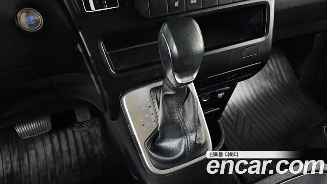 Hyundai Staria 2024 thumb 9