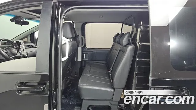 Hyundai Staria 2024 thumb 11