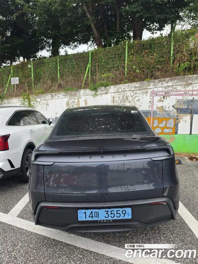 Tesla Model Y 2026 thumb 2