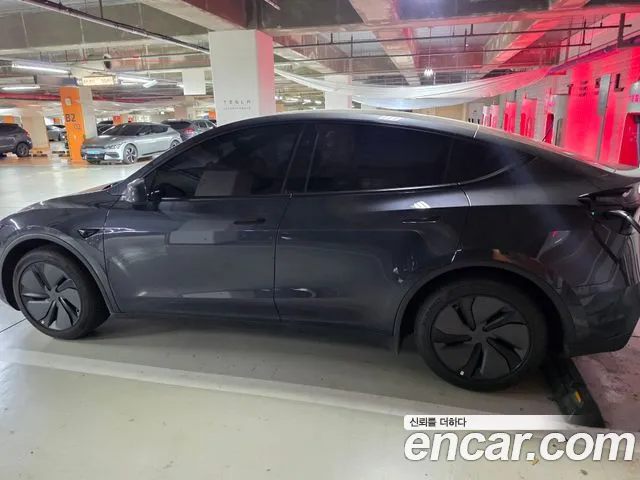 Tesla Model Y 2026 thumb 4