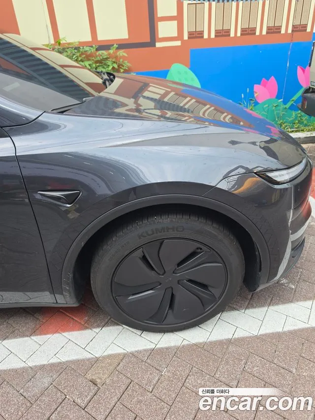 Tesla Model Y 2026 thumb 5